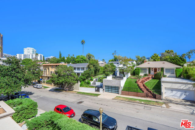10523 Ashton Avenue, Los Angeles CA: https://media.crmls.org/mediaz/7e339b38-8d40-435b-8c3f-5f331fc354fd.jpg