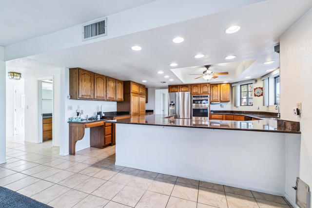 204 Fairway Drive, Needles CA: https://media.crmls.org/mediaz/7e342f7e-3b5e-4646-ac69-84b83631d883.jpg
