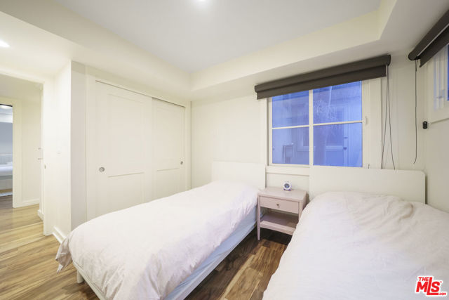 642 Hermosa Avenue, Hermosa Beach CA: https://media.crmls.org/mediaz/7e34c4a0-959a-432a-b4d7-05aef515095d.jpg