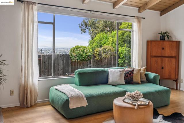 8499 Aster Ave, Oakland CA: https://media.crmls.org/mediaz/7e357922-0026-432e-8575-7b1abfb3510b.jpg