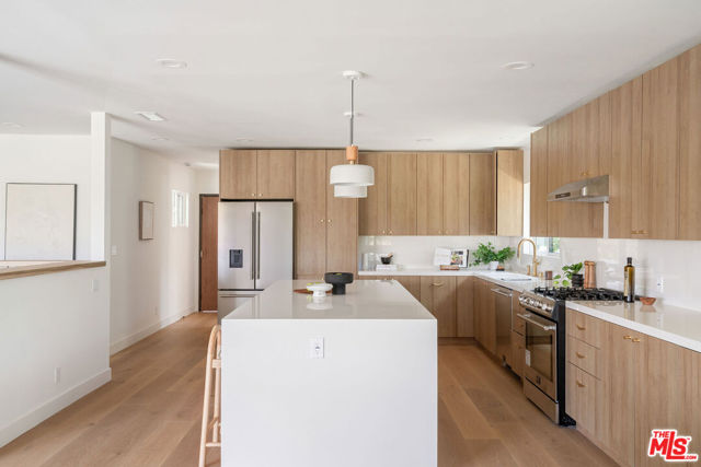 4731 Don Miguel Drive, Los Angeles CA: https://media.crmls.org/mediaz/7e3580cc-3a0b-430a-b16d-539209b30266.jpg