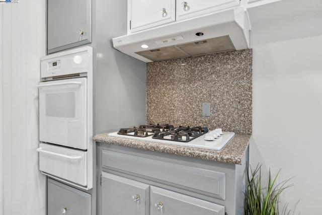 4859 Seaview Ave, Castro Valley CA: https://media.crmls.org/mediaz/7e3585b9-c9de-4688-aae4-1c89262d1493.jpg