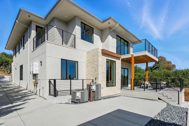 1127 Hillslope Place, Los Altos CA: https://media.crmls.org/mediaz/7e35e359-2a2b-4c04-b787-a19cf7849edc.jpg
