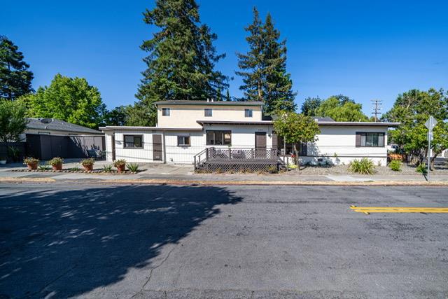 1308 Oxford Street, Redwood City CA: https://media.crmls.org/mediaz/7e36077e-98f1-404a-b6be-3cc3ac755c60.jpg