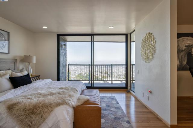 17 Ora Way, San Francisco CA: https://media.crmls.org/mediaz/7e3649bf-9f4d-4d4f-9eb6-7a60bf36c1f6.jpg