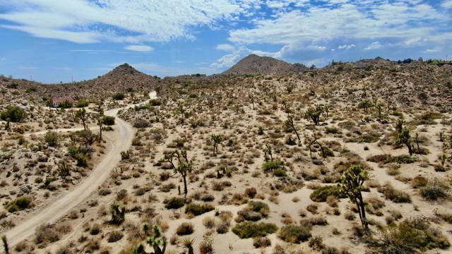 104 Bandera Road, Yucca Valley CA: https://media.crmls.org/mediaz/7e36a073-2d01-4225-a247-8a8af6999648.jpg
