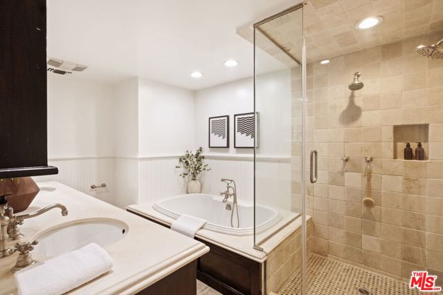 8455 Fountain Avenue, West Hollywood CA: https://media.crmls.org/mediaz/7e3759cc-d1dc-40d0-ac84-eab9521f067a.jpg