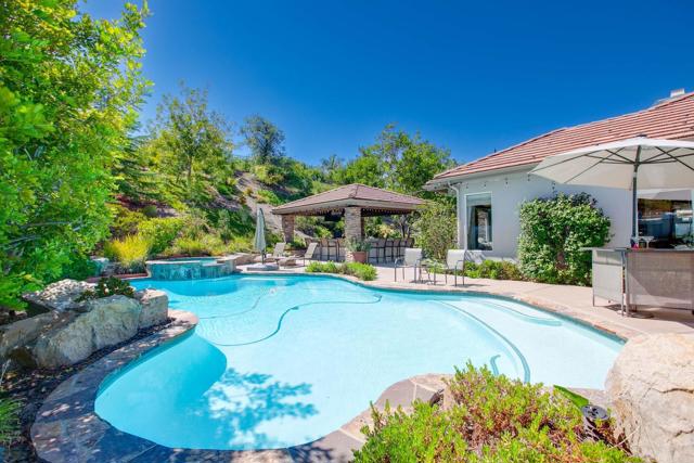 2209 Eucalyptus Ave, Escondido CA: https://media.crmls.org/mediaz/7e376919-e0e2-4636-a5bb-e547512d77c6.jpg