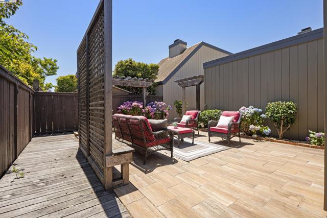 3527 Magnolia Dr, Alameda CA: https://media.crmls.org/mediaz/7e376b39-95ce-48c3-a5c9-50a4152f5210.jpg