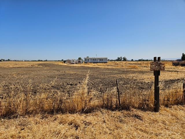 341 Reilly Road, Merced CA: https://media.crmls.org/mediaz/7e3774da-84d3-4075-a74b-521a891e353b.jpg