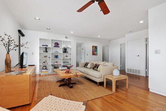 1859 Zapo Street, Del Mar CA: https://media.crmls.org/mediaz/7e378731-f089-44e0-ad26-f027e4746d85.jpg