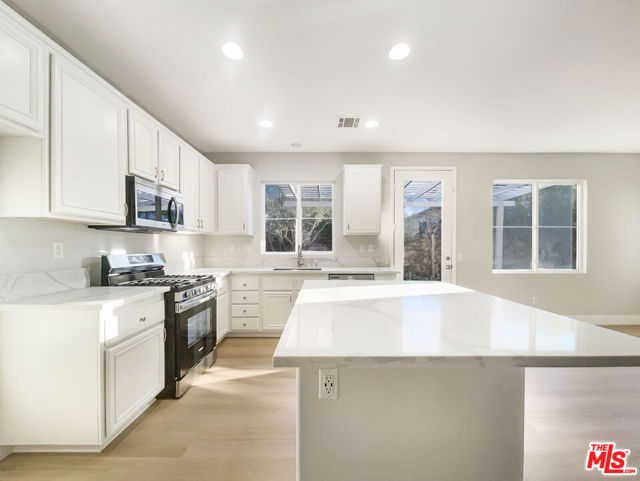 24130 Tango Drive, Valencia CA: https://media.crmls.org/mediaz/7e3840ab-9f1f-4a90-b5d1-14d6755d391d.jpg