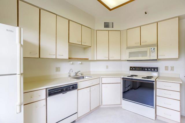 1 Baldwin Avenue, San Mateo CA: https://media.crmls.org/mediaz/7e3857f1-fef8-474c-bfc0-8562771768ca.jpg