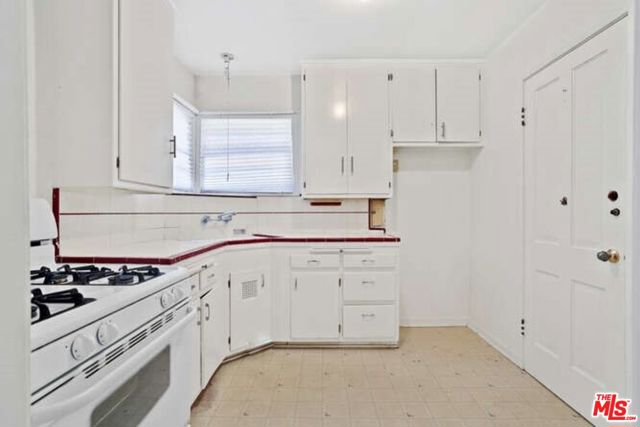 557 North Madison Avenue photo 9