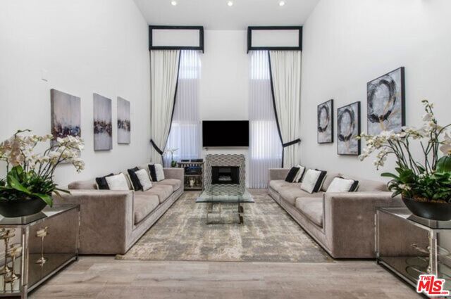 1227 Granville Avenue, Los Angeles CA: https://media.crmls.org/mediaz/7e387623-06a0-46c4-a40f-371e3f58d590.jpg