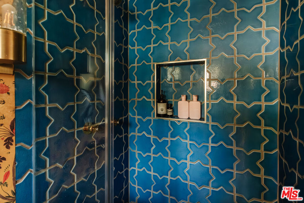https://media.crmls.org/mediaz/7e387bed-dc0e-40f8-94ab-4db8895a36b9.jpg?preset=X-Large