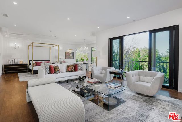 5192 Parkway Calabasas, Calabasas CA: https://media.crmls.org/mediaz/7e396f18-1de3-4a73-9aa4-7c7cd4e23980.jpg