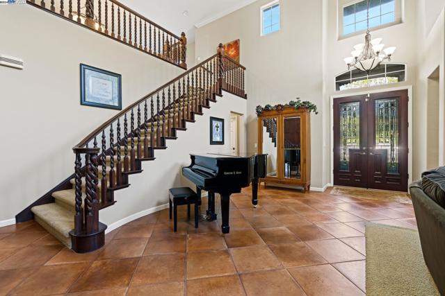 Image 1 of 60 For 1017 Vineyard Dr