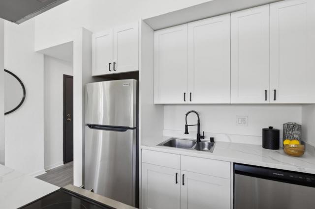 1 Appian Way, South San Francisco CA: https://media.crmls.org/mediaz/7e3a2ed3-2e7a-470f-90c5-1668a23d1069.jpg