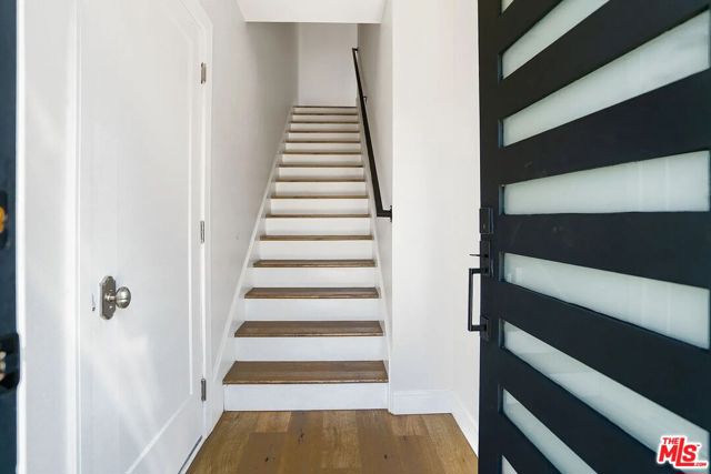 1724 Menlo Avenue, Los Angeles CA: https://media.crmls.org/mediaz/7e3a71a3-58c2-4361-b329-1db4f482af40.jpg