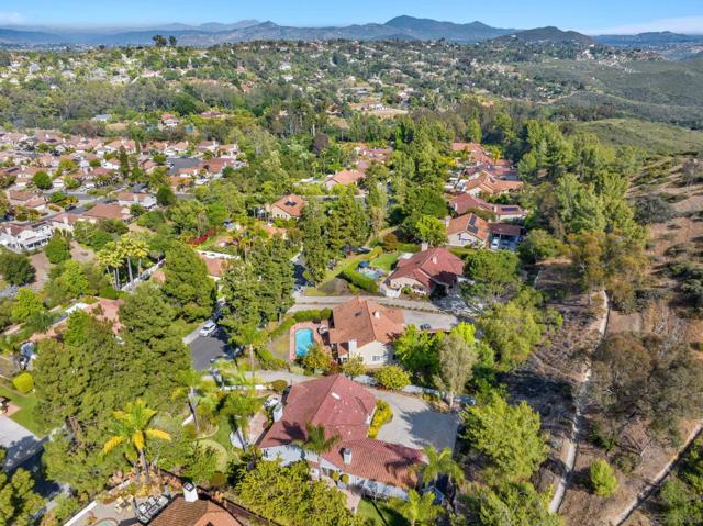 2241 Willowbrook St, Escondido CA: https://media.crmls.org/mediaz/7e3b3889-9314-4d99-930a-43f74bead335.jpg