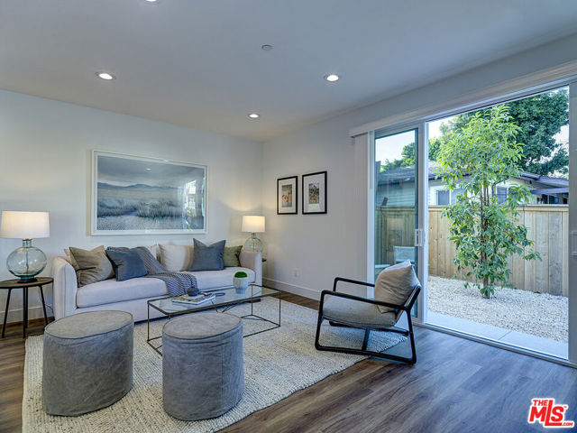 5600 W 78th Street, Los Angeles CA: https://media.crmls.org/mediaz/7e3b7235-d60d-4979-8b1c-d30b86145d26.jpg