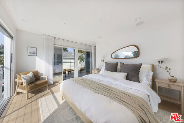 Drew Fenton | 257 Entrada Drive Santa Monica CA | MLS: 7501252 Drew Fenton | 257 Entrada Drive Santa Monica CA | MLS: 7501252