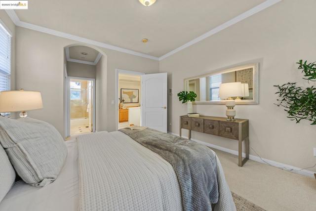 35 Amherst Ct, Menlo Park CA: https://media.crmls.org/mediaz/7e3bc747-75ed-45ea-a828-a281bc713eb6.jpg