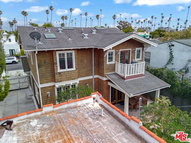 933 W Venezia Avenue, Venice CA: https://media.crmls.org/mediaz/7e3c5394-d02e-4cd0-9556-62b12cf1e9ef.jpg