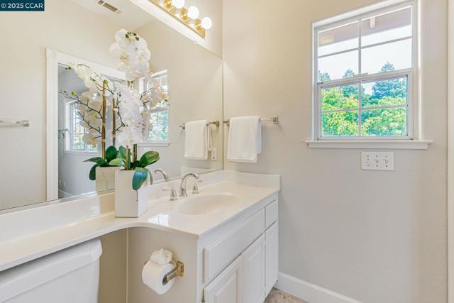 631 La Vista Rd, Walnut Creek CA: https://media.crmls.org/mediaz/7e3c6ce2-4e97-4cc7-a664-45634ec21318.jpg
