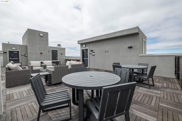 2818 Fifth Street, Alameda CA: https://media.crmls.org/mediaz/7e3c87f8-8736-408d-b316-fc50cf3f8b25.jpg