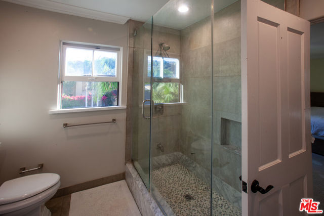 3501 Caribeth Drive, Encino CA: https://media.crmls.org/mediaz/7e3ca4cd-dd37-426f-ad14-3eef3e6cdc0e.jpg