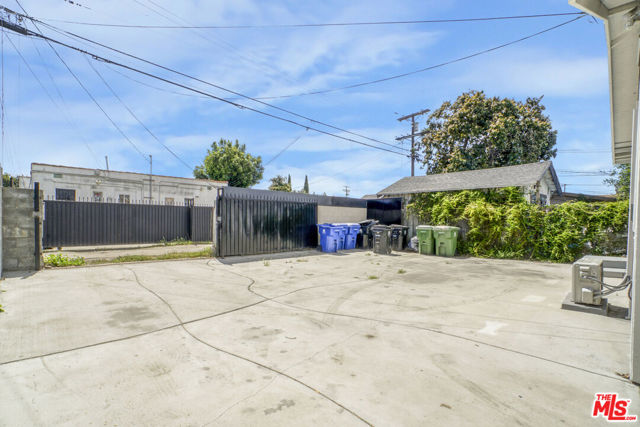 1256 Exposition Boulevard, Los Angeles CA: https://media.crmls.org/mediaz/7e3ce031-8345-4b91-90bd-94e503bf5ea1.jpg
