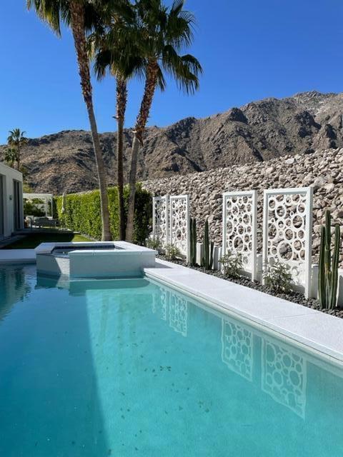 1147 Los Robles Drive, Palm Springs CA: https://media.crmls.org/mediaz/7e3ceb17-6b70-44c0-9ca6-36c21d1a7a34.jpg