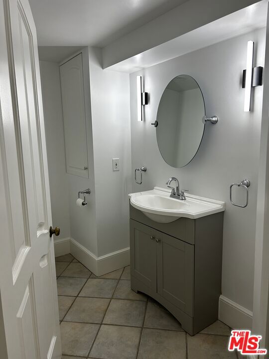 10515 Oaklawn Road, Los Angeles CA: https://media.crmls.org/mediaz/7e3d3ee5-b3d1-4b3c-b29a-70c53c748a36.jpg