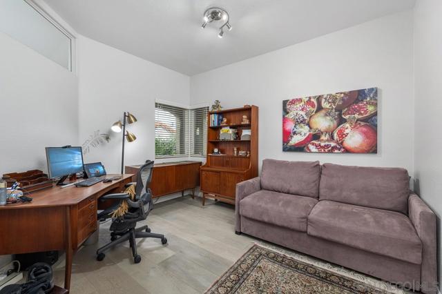 7521 Navigator Circle, Carlsbad CA: https://media.crmls.org/mediaz/7e3d818f-229d-45a2-8487-d08dbffd113a.jpg