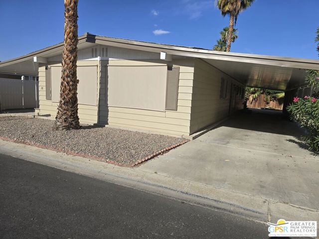 38 Paseo Laredo N, Cathedral City CA: https://media.crmls.org/mediaz/7e3db4d3-410b-4147-948a-deb2e5af8541.jpg