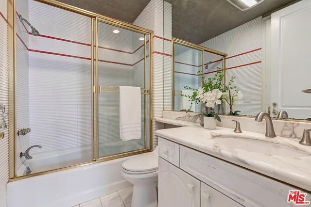 110 N Oakhurst Drive, Beverly Hills CA: https://media.crmls.org/mediaz/7e3db646-72af-4508-ac92-964ca8e30032.jpg