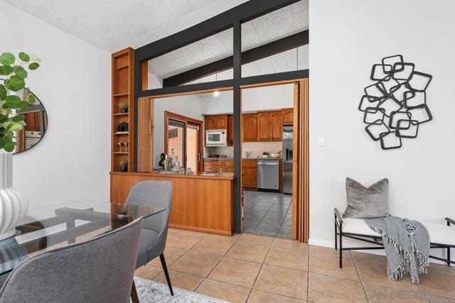 8402 Sugarman Dr, La Jolla CA: https://media.crmls.org/mediaz/7e3e8872-7dde-4ce1-923b-fbc53ed7d32e.jpg
