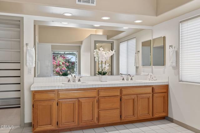 28 San Bernardino Avenue, Ventura CA: https://media.crmls.org/mediaz/7e3ebfa2-7e89-4535-a7f9-852eeb499f6d.jpg