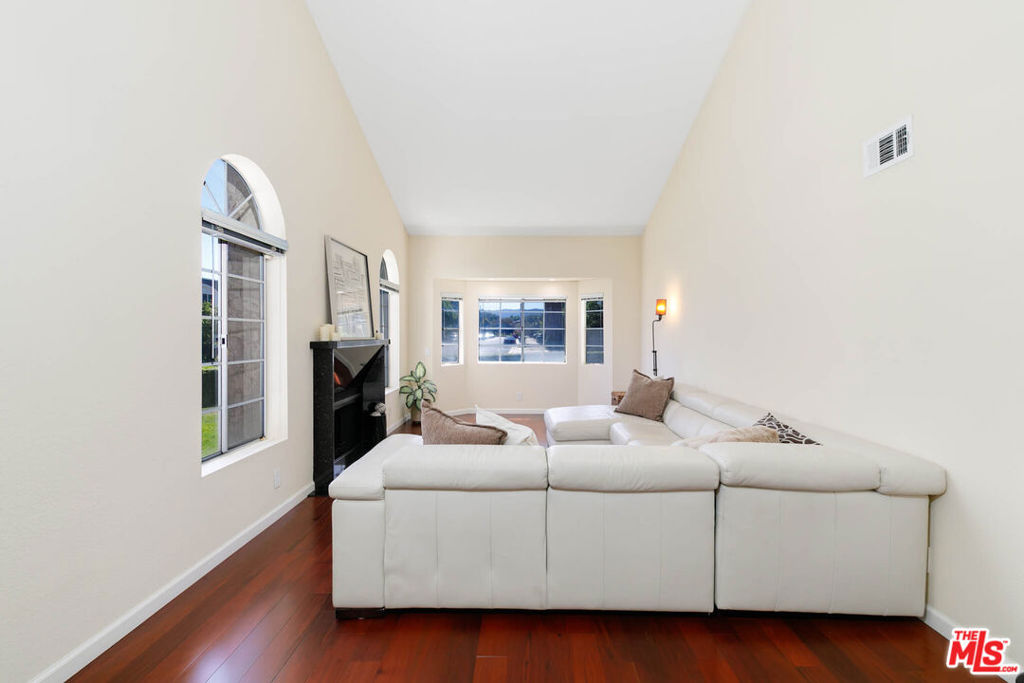 7E3Ec3Fb E3Ed 4E1D Bd20 C873A85C9476 6347 Wynne Avenue, Tarzana, Ca 91335 &Lt;Span Style='BackgroundColor:transparent;Padding:0Px;'&Gt; &Lt;Small&Gt; &Lt;I&Gt; &Lt;/I&Gt; &Lt;/Small&Gt;&Lt;/Span&Gt;