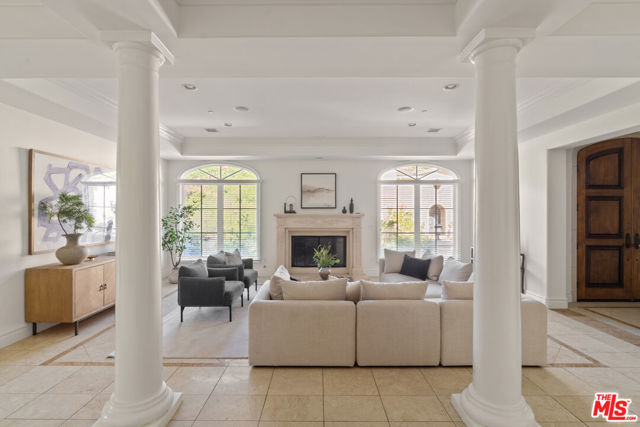 3697 Benedict Canyon Lane, Sherman Oaks CA: https://media.crmls.org/mediaz/7e3ed019-8c04-4c3b-bc18-23c25dd3ae00.jpg