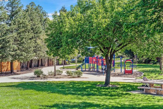3641 Shenandoah Ct, Pleasanton CA: https://media.crmls.org/mediaz/7e3ef88f-ce14-47c8-a157-5d6922852de6.jpg