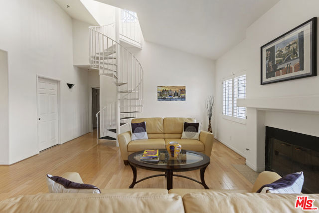 10630 Moorpark Street, North Hollywood CA: https://media.crmls.org/mediaz/7e3f09fe-960d-4d4a-9a07-0c2104f21b14.jpg