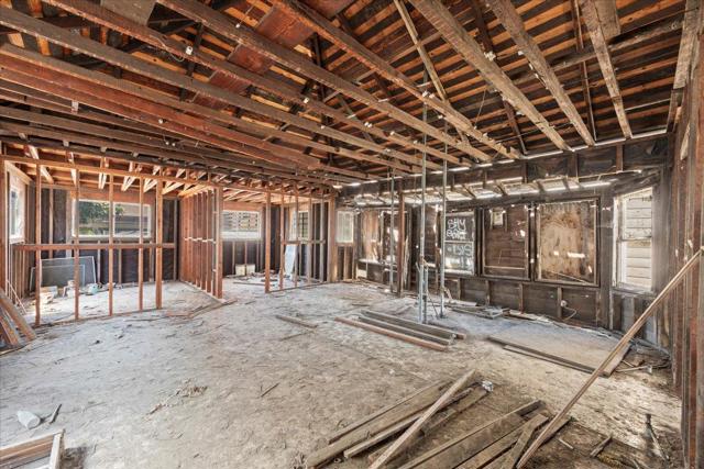 2857 Ford Street, Oakland CA: https://media.crmls.org/mediaz/7e3f385d-2e1d-4960-883b-c595c30c70bc.jpg