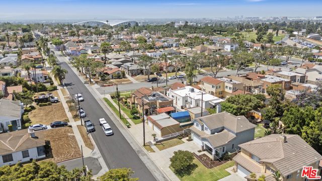 7725 Victoria Avenue, Inglewood CA: https://media.crmls.org/mediaz/7e3f63b6-5564-4a1f-84a6-30b90c4e429d.jpg
