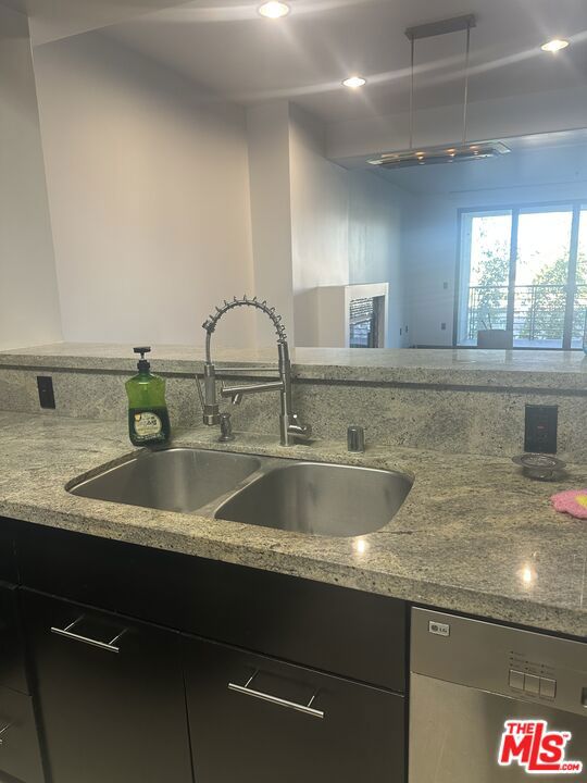 520 S Kingsley Drive, Los Angeles CA: https://media.crmls.org/mediaz/7e3f7f60-f89d-4c53-bf6f-f39ceaa69e91.jpg