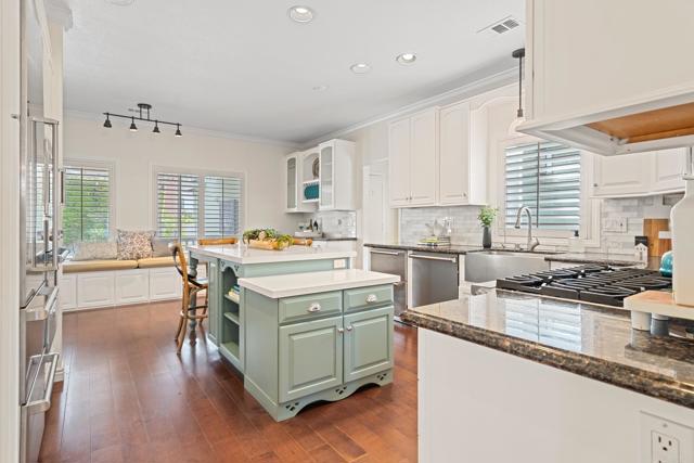 Detail Gallery Image 17 of 58 For 14403 Gaslight Ct, Poway,  CA 92064 - 5 Beds | 5 Baths