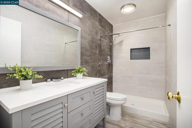 2075 Ascot Dr, Moraga CA: https://media.crmls.org/mediaz/7e3fa6c8-4257-4a7e-8d32-1b8ef10021fc.jpg