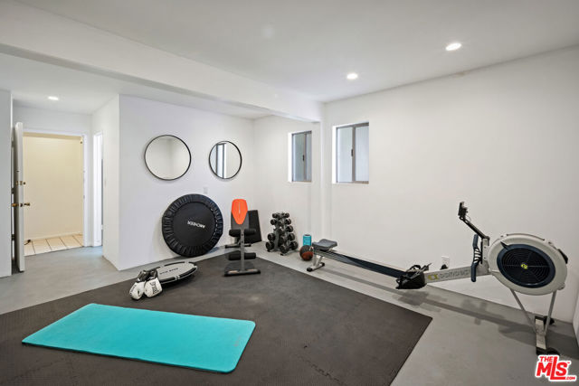 24 Westwind Street, Marina del Rey CA: https://media.crmls.org/mediaz/7e406484-6b10-4d5b-8009-2395a0e5e05c.jpg